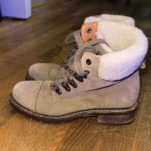 Frye women’s Samantha Hiking Boot 7B - Pre-owned